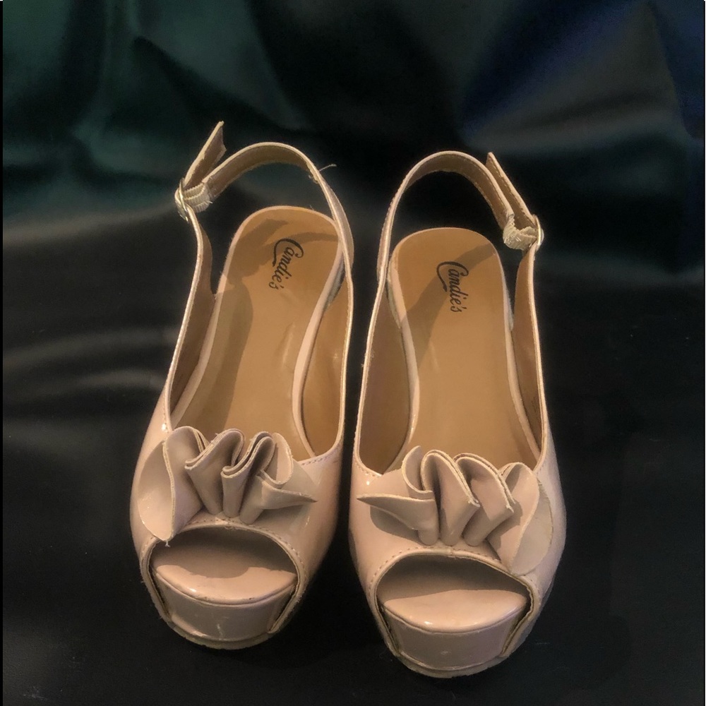 Candie’s tan 3.5 inch wedges